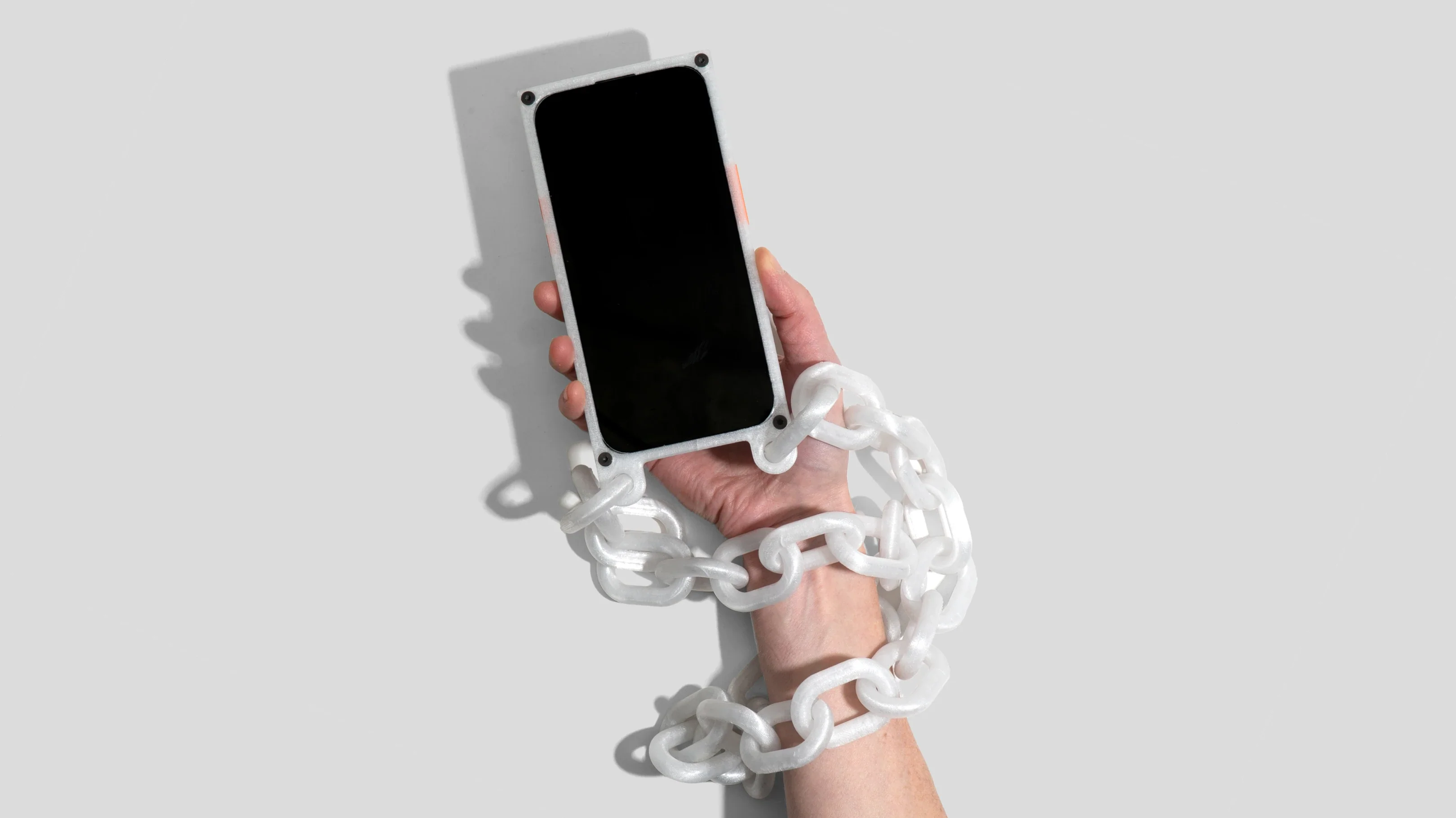 iPhone chain case - Image 2