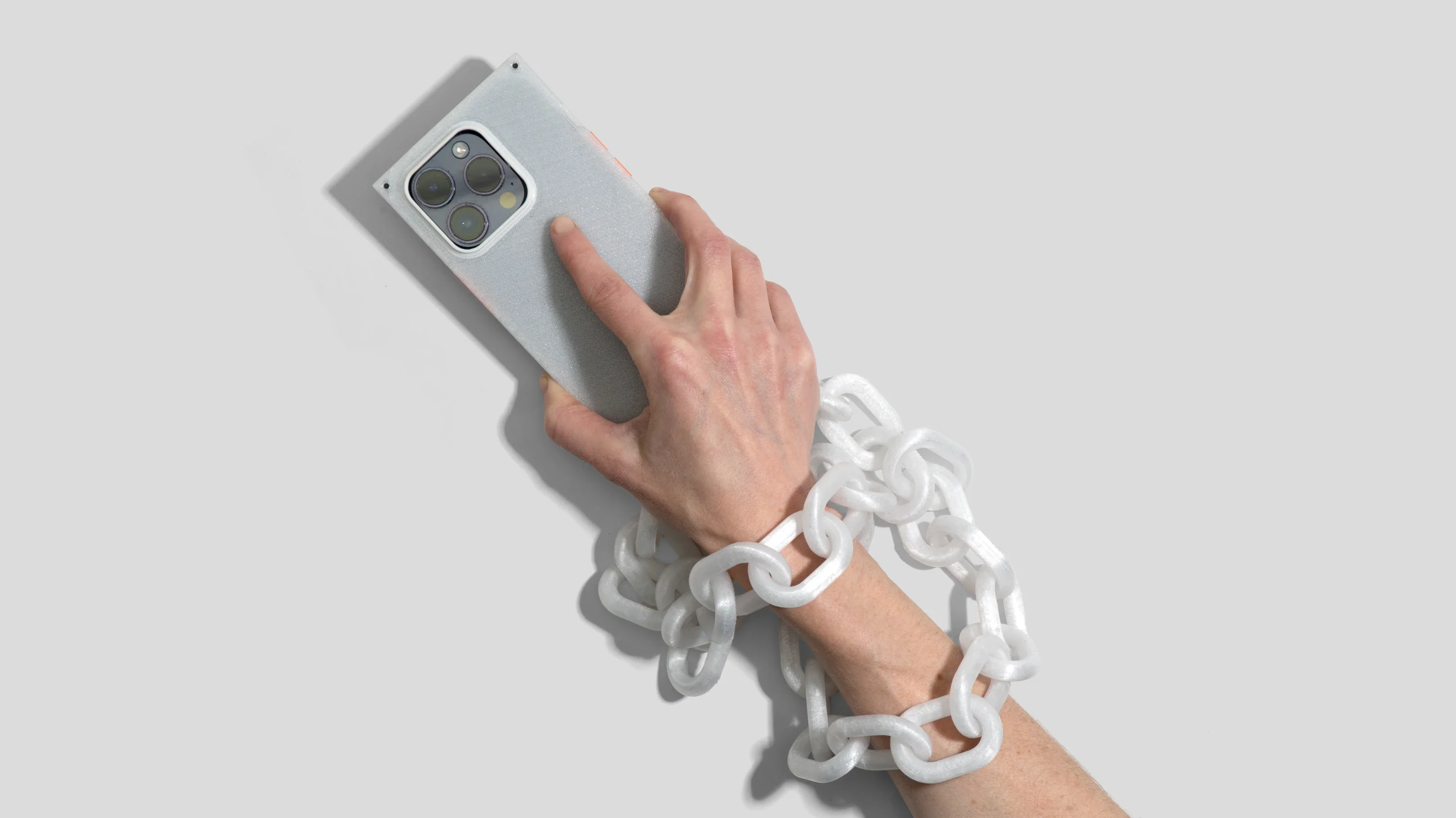 iPhone chain case - Image 3