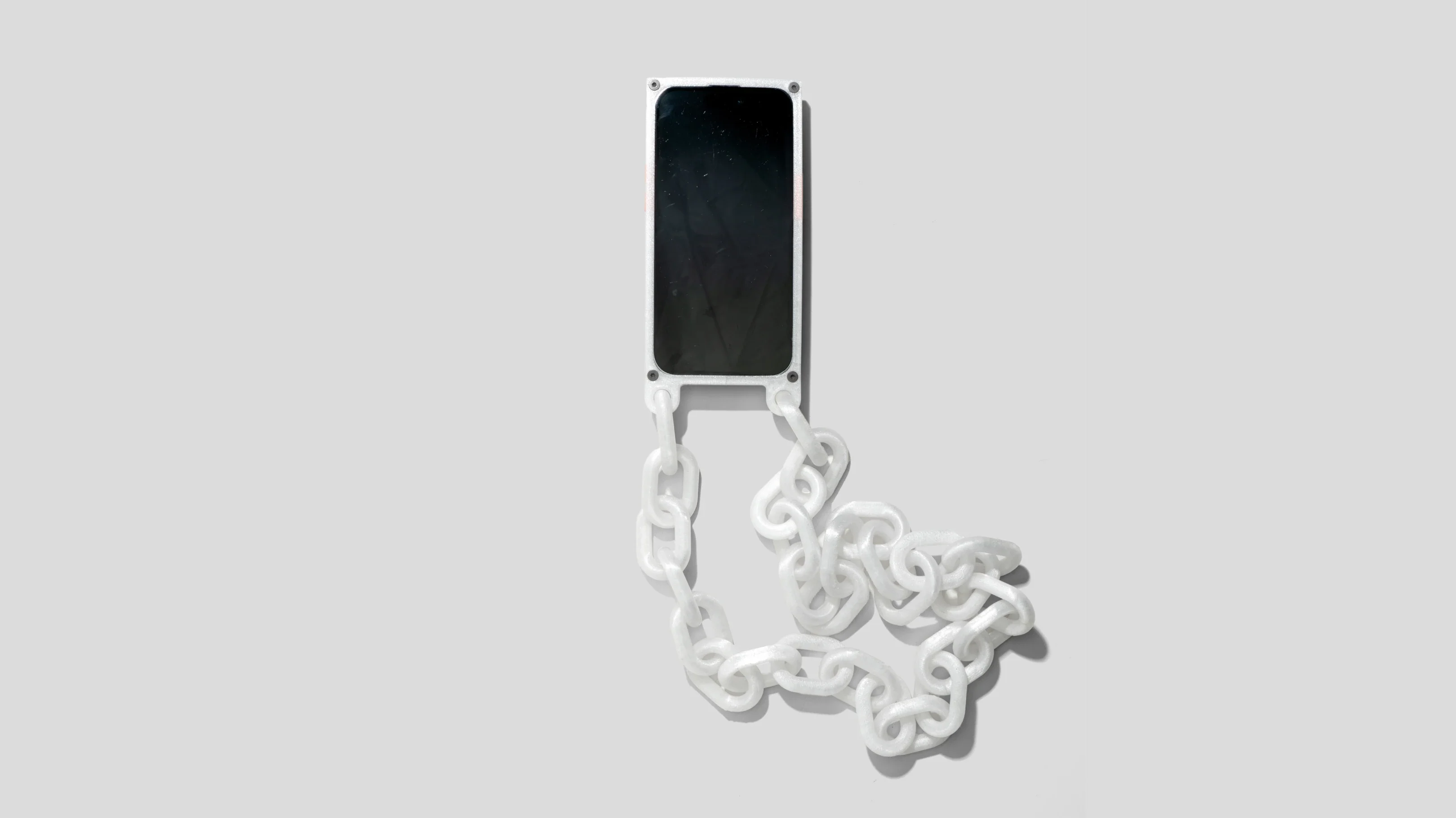 iPhone chain case - Image 4